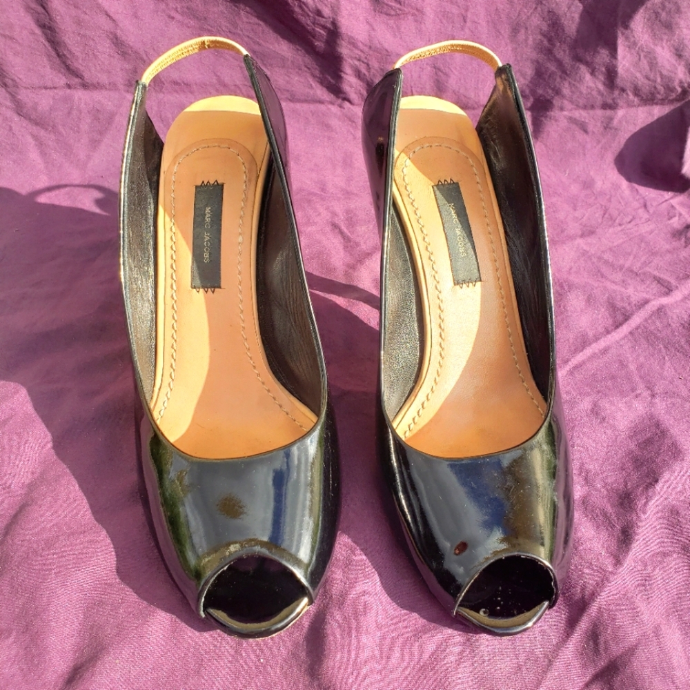 MARC JACOBS black patent leather peep-toe slingback heels s6.5